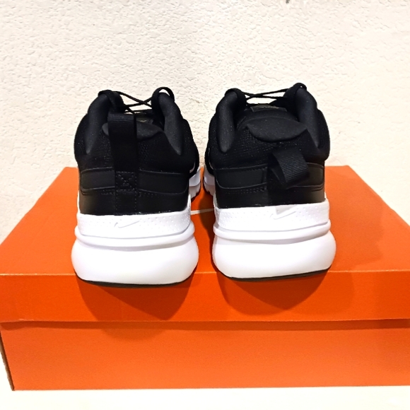 Nike - Picture 4 of 4